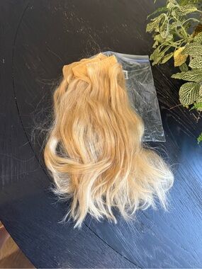 Blonde Clip-In Hair Extensions - Natural Wave